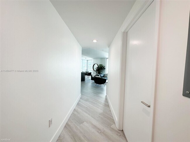 Building Photo - 2 br, 2 bath Condo - 55 SE 6th St Apt 1601