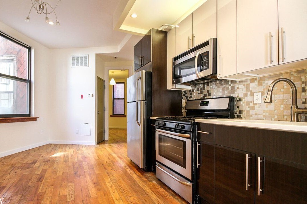 Primary Photo - 381 Metropolitan Ave