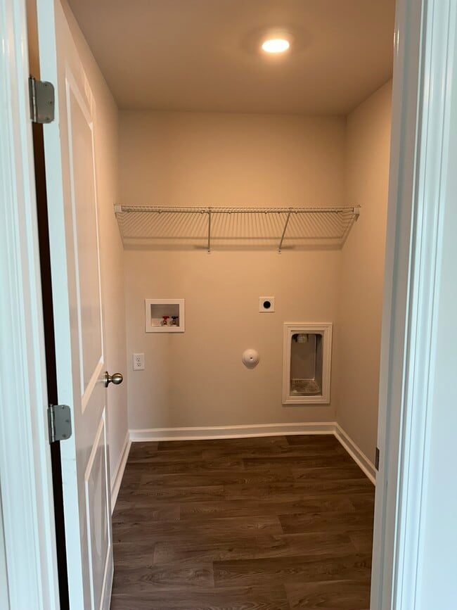 Building Photo - 4101 Laurel Ridge Dr