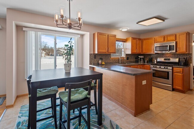 Foto del edificio - 4 Bed / 2.5 Bath Single-Family Home for Rent in Mundelein | Available ASAP