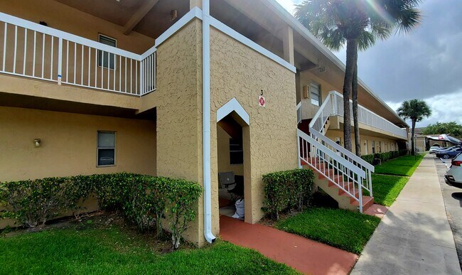 Foto del edificio - 919 Twin Lakes Dr