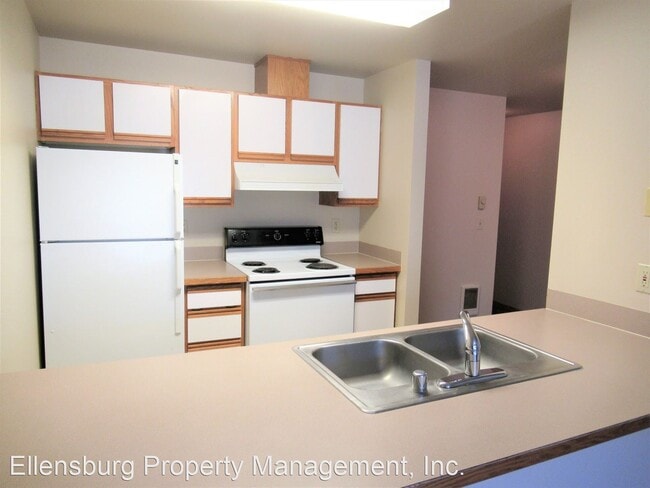 Building Photo - 2 br, 1 bath Apartment - 802 E Juniper Ave.
