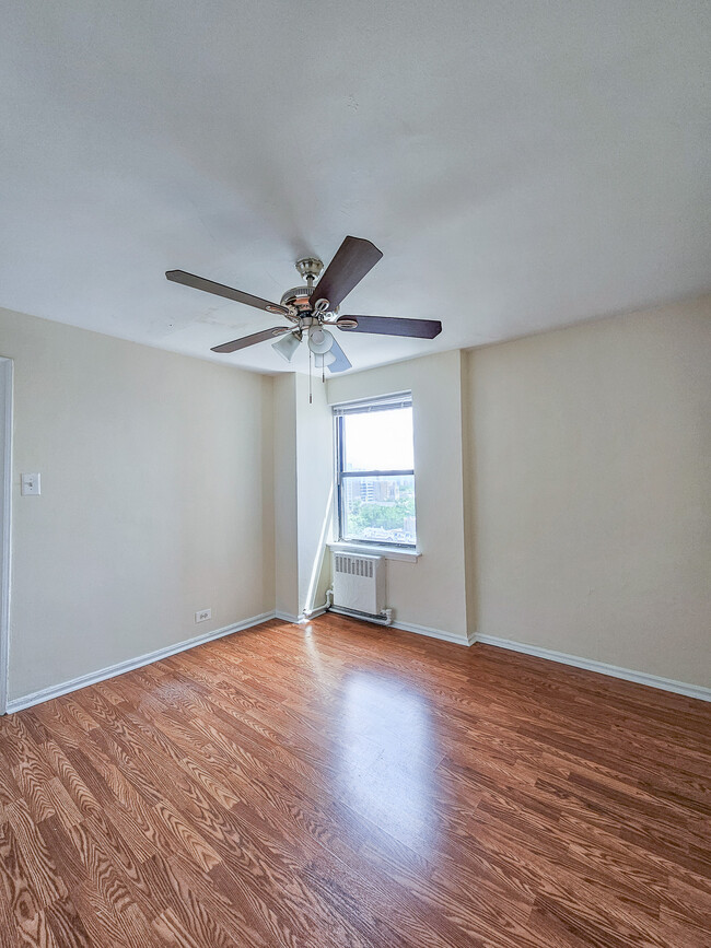 Foto del edificio - 4730 N Winthrop Ave