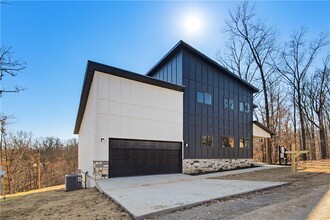 Building Photo - 20 Bobwith Ln