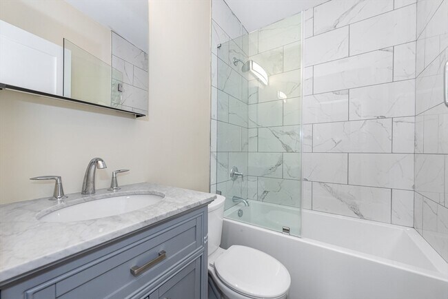 Foto del edificio - 62-64 Bradbury Ave