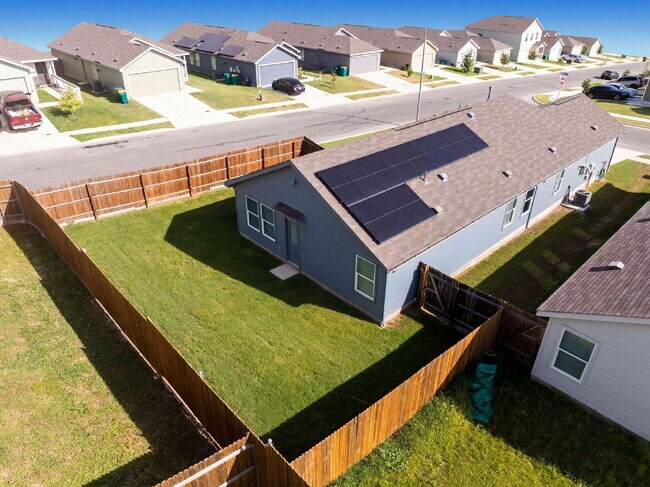 Foto del edificio - Corner Lot Living with Solar Powered Savings