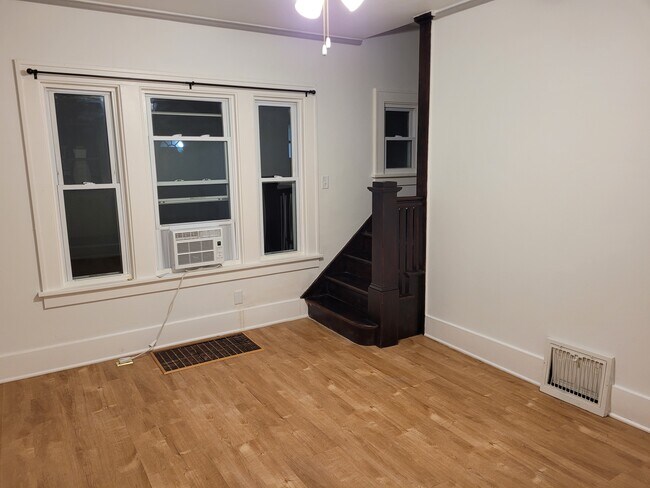 Foto del edificio - 724 Maple Ave