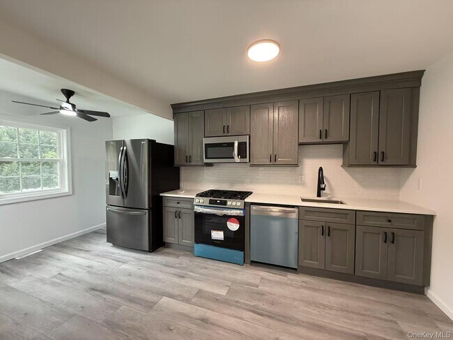 Foto del edificio - 495 Hawkins Rd