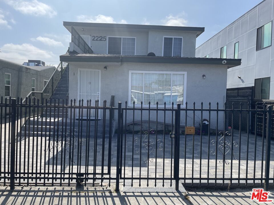 Primary Photo - 2225 Burnside Ave