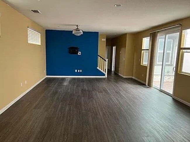 Foto del edificio - 1083 S Shields Ave