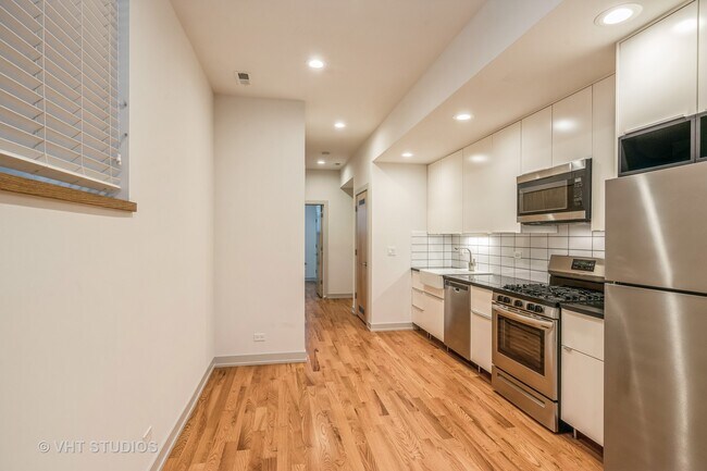 Building Photo - 4406 S Calumet Ave
