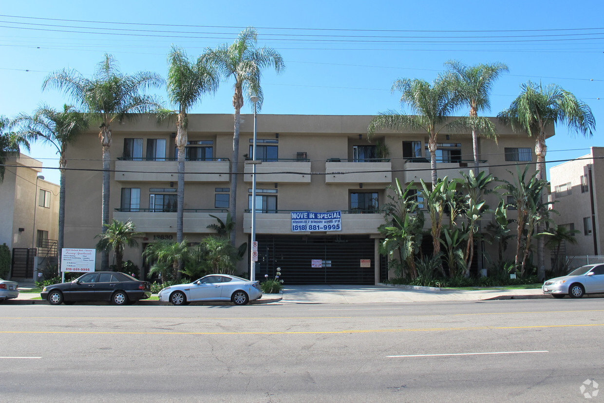 Building Photo - Tarzana Apartments