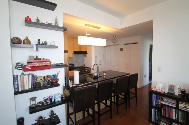 Building Photo - 541 Borden Ave