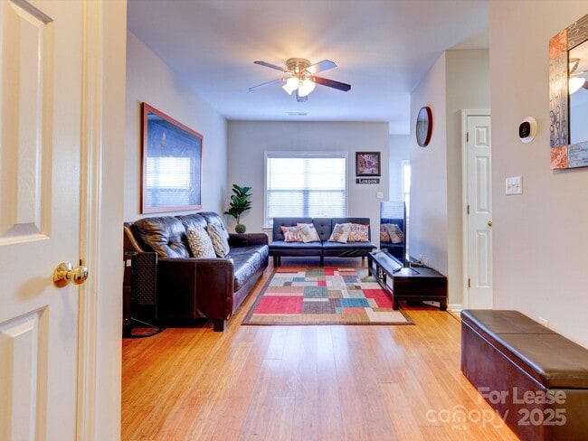 Foto del edificio - 2107 Lennoxshire Square Ct
