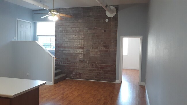 Foto del edificio - 428 W Dee St