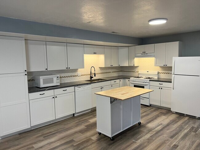Building Photo - 2698 S Hidden Canyon Dr