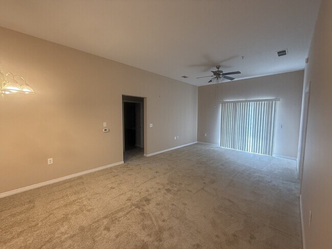Foto del edificio - FOR RENT:  3 BEDROOM 2 BATHROOM CONDO LOCATED IN TIMBER RUN