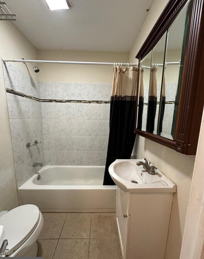 Foto del edificio - 7607 Torresdale Ave