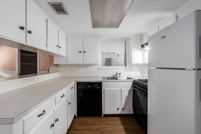 Foto del edificio - 2802 St Edwards Cir