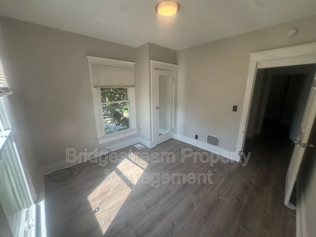 Photo - 823 Princeton Dr House