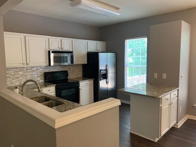 Foto del edificio - 5413 Rebecca Lynn Ln