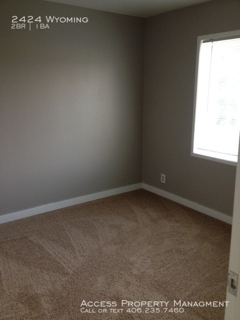 Building Photo - 2 Bed, 1 Bath Duplex, pet friendly!