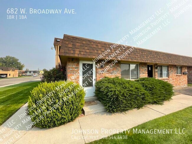 Foto del edificio - 682 W Broadway Ave