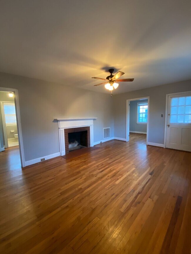 Photo - Charming 2 bed, 1 bath Cape Cod with hardw... House