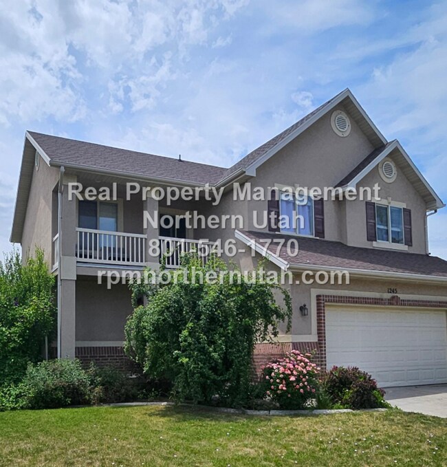 Foto del edificio - Stunning 4 Bedroom House in Layton Coming ...