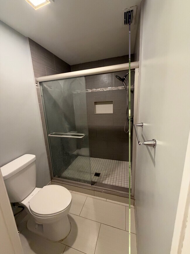 ducha principal - 8455 Shadow Ct