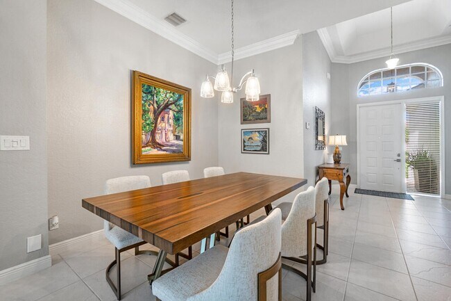 Building Photo - 5743 Via de la Plata Cir