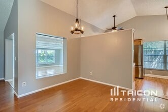 Building Photo - 328 Sir Lawrence Dr