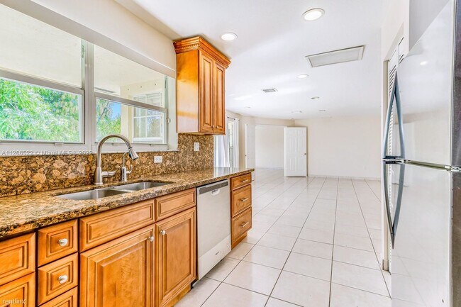 Building Photo - 3 br, 2 bath House - 1701 SW 95th Ter