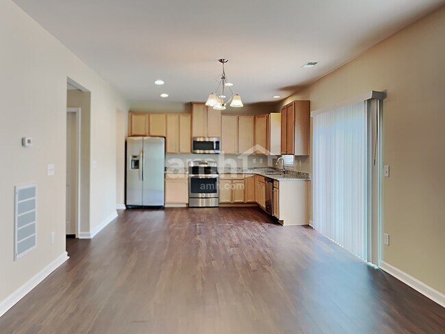 Building Photo - 1007 Silverwood Dr