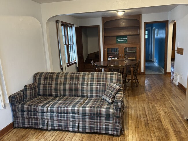 Building Photo - 5 Ohio Ave