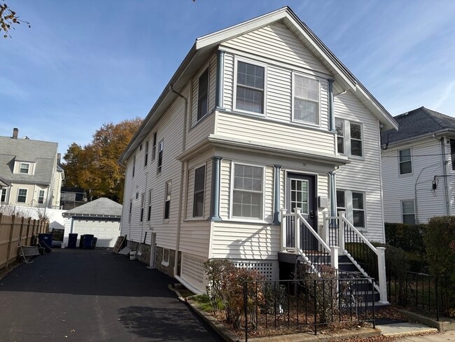 Building Photo - 73 Dent St