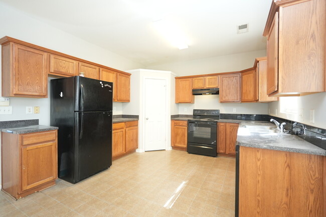 Building Photo - Updated 3 Beds 2.5 Baths Home in Farm Pond