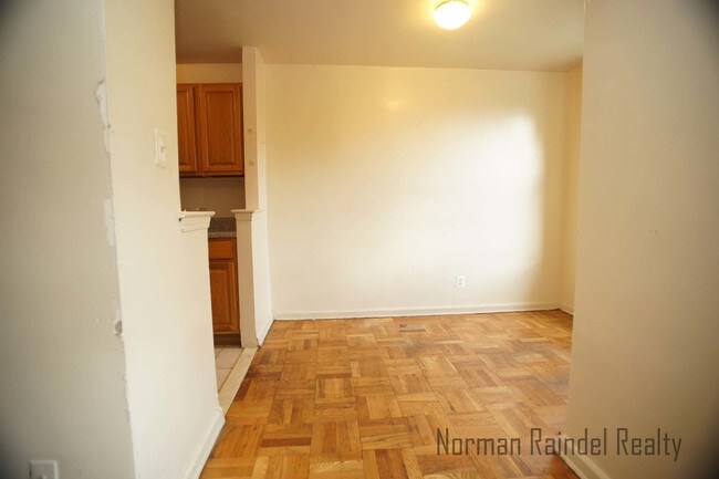 Building Photo - 1545 Rhinelander Ave