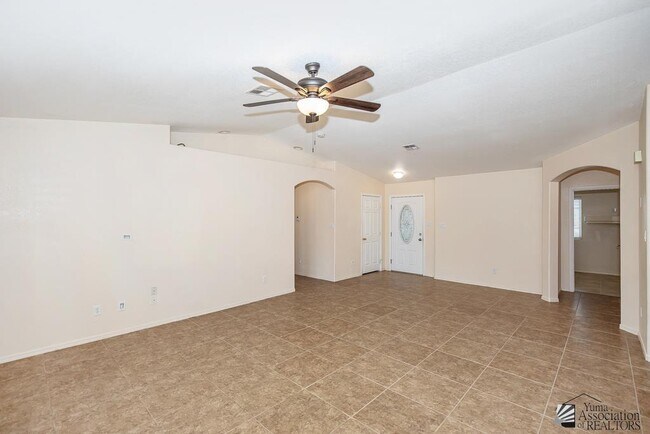 Foto del edificio - 10354 E 37th St