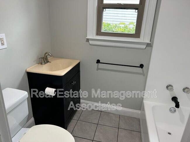 Foto del edificio - 206 W Tinsley St