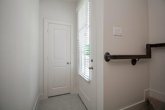 Building Photo - 6017 Cypress St