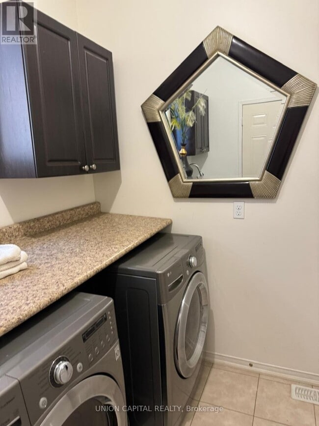 Building Photo - 21 Denbury Ct