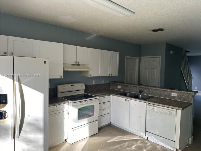 Building Photo - 7653 Tamarac Island Cir