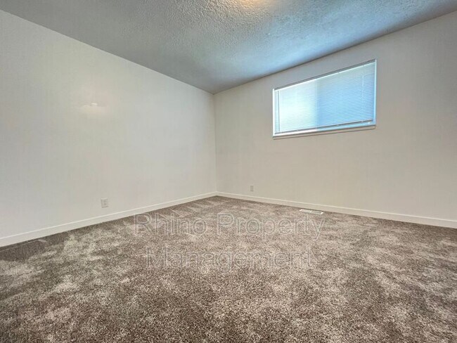 Building Photo - 2590 S 800 E
