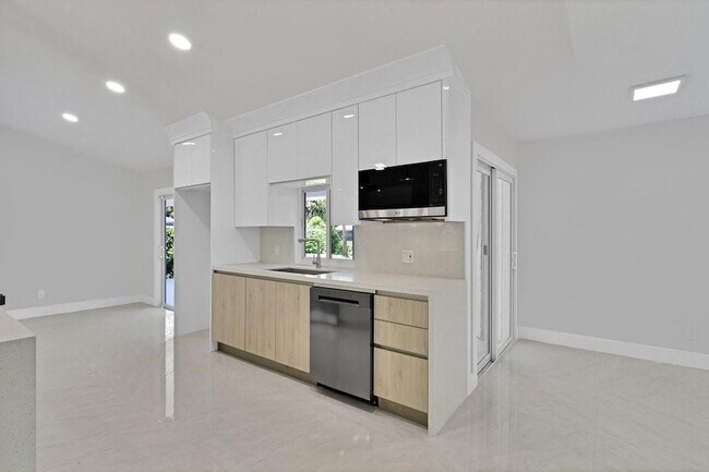 Foto del edificio - 5760 36th Pl