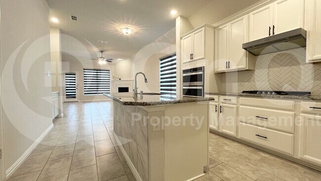 Building Photo - 3257 Lakewood Blfs Trl