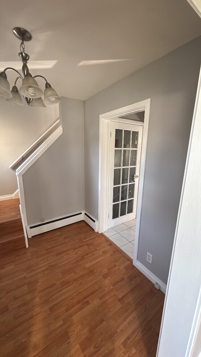 Photo du bâtiment - 3 Bed / 1 Bath Home in Sault Ste. Marie, ON – $2,199/month + Utilities