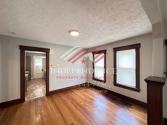 Building Photo - 2720 Dwight Ave