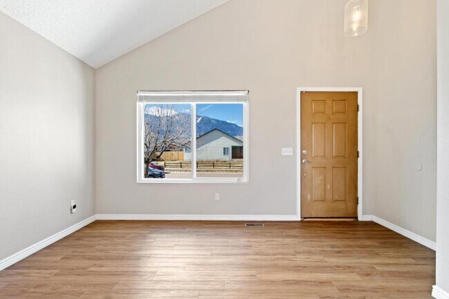 Building Photo - 1719 S Canoe Creek Dr