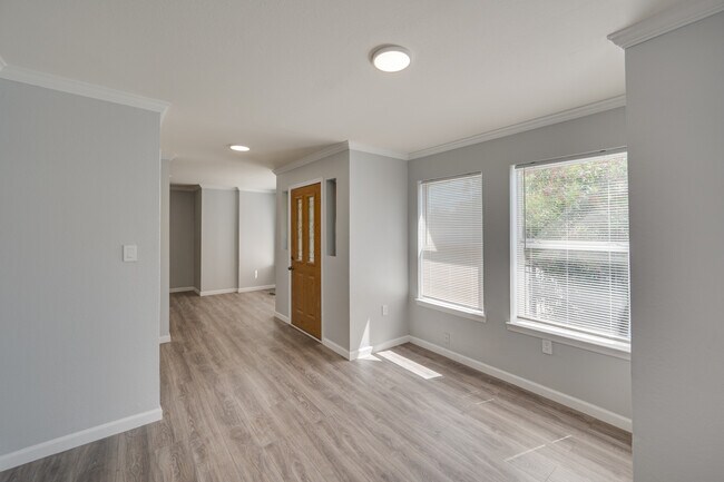 Entryway Living Room - 7866 Bancroft Ave